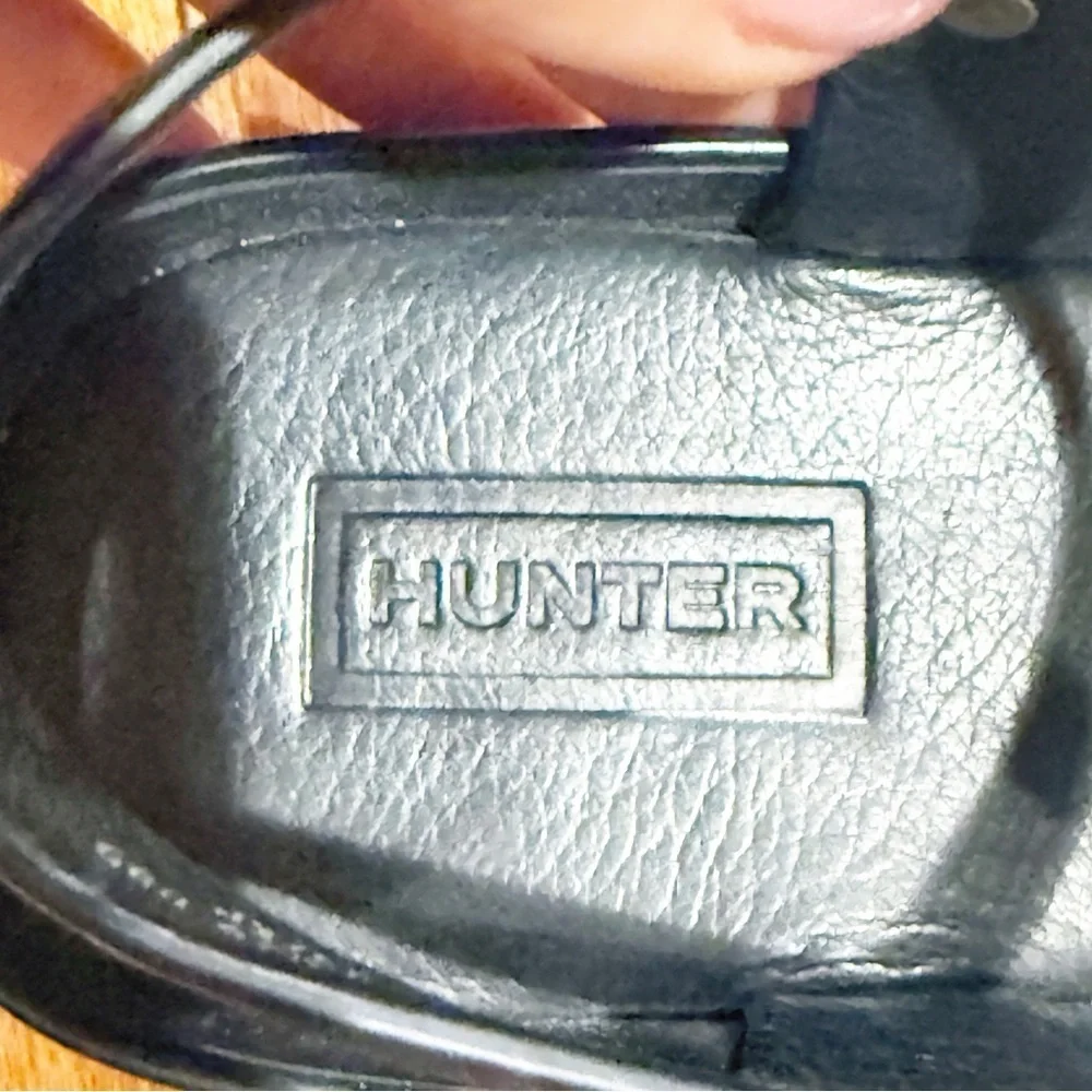 Hunter Algae Sandals Black size 9